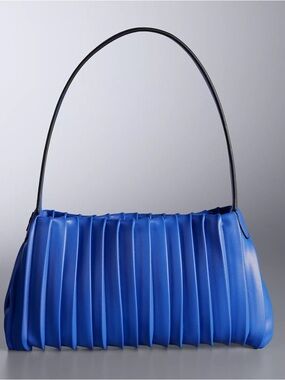 Simply Vera Vera Wang Leilexi Shoulder Bag Pleated Yves Klein Blu
